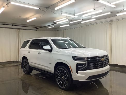 Used 2025 Chevrolet Tahoe High Country AWD/4WD image 4