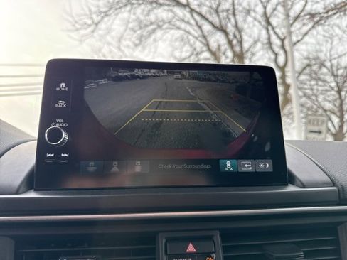 Certified 2025 Honda Pilot Touring image 33