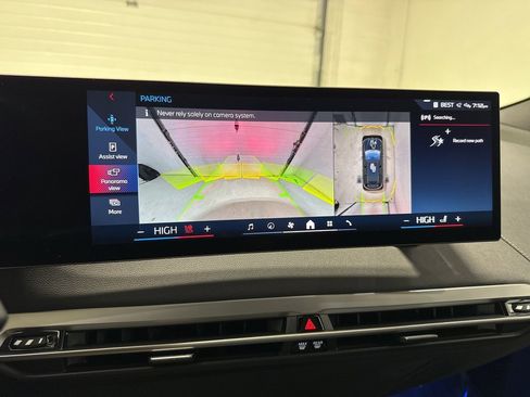 Used 2025 BMW iX M60 image 26