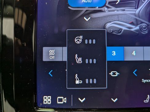 Used 2023 Volvo XC60 T8 Ultimate w/ Climate Package image 24