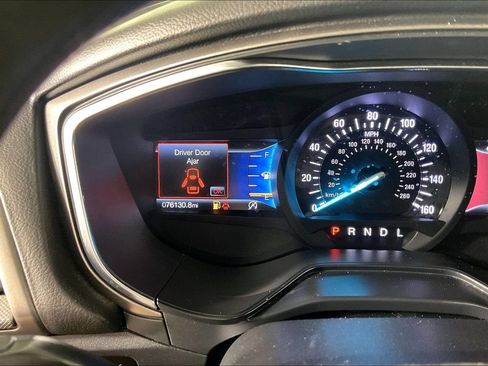 Used 2020 Ford Fusion SE FWD image 11
