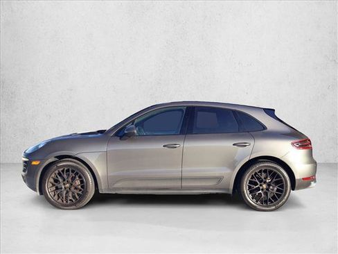 Used 2018 Porsche Macan Sport Edition image 2
