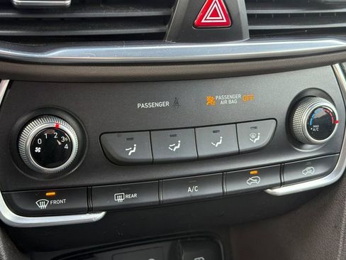 Used 2019 Hyundai Santa Fe SE image 18