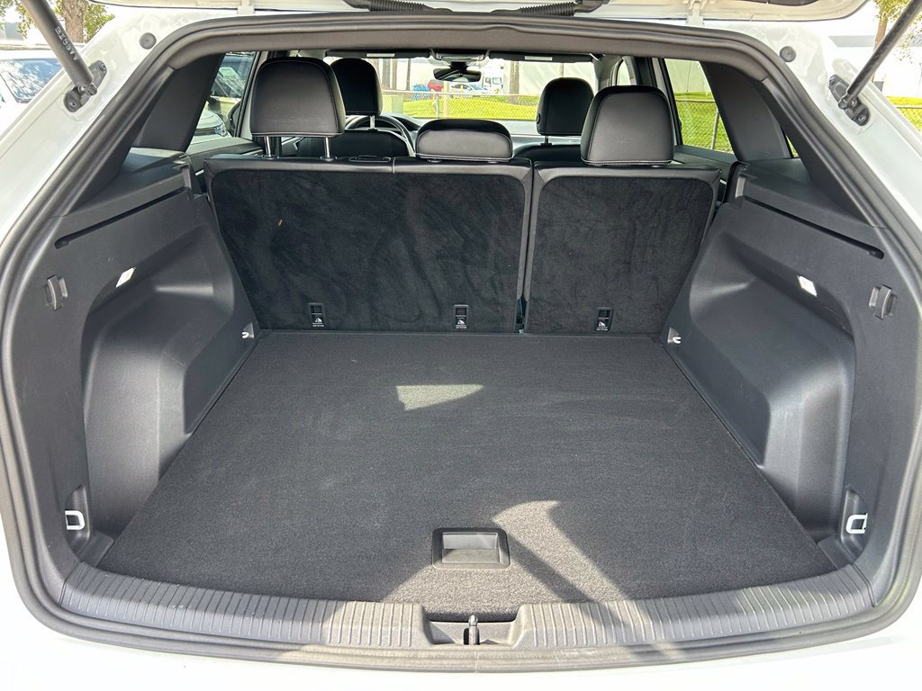 Certified 2024 Volkswagen Atlas Cross Sport SE FWD image 46