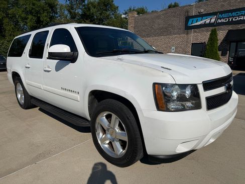 Used 2007 Chevrolet Suburban LTZ w/ LTZ Preferred Equipment Group RWD image 1