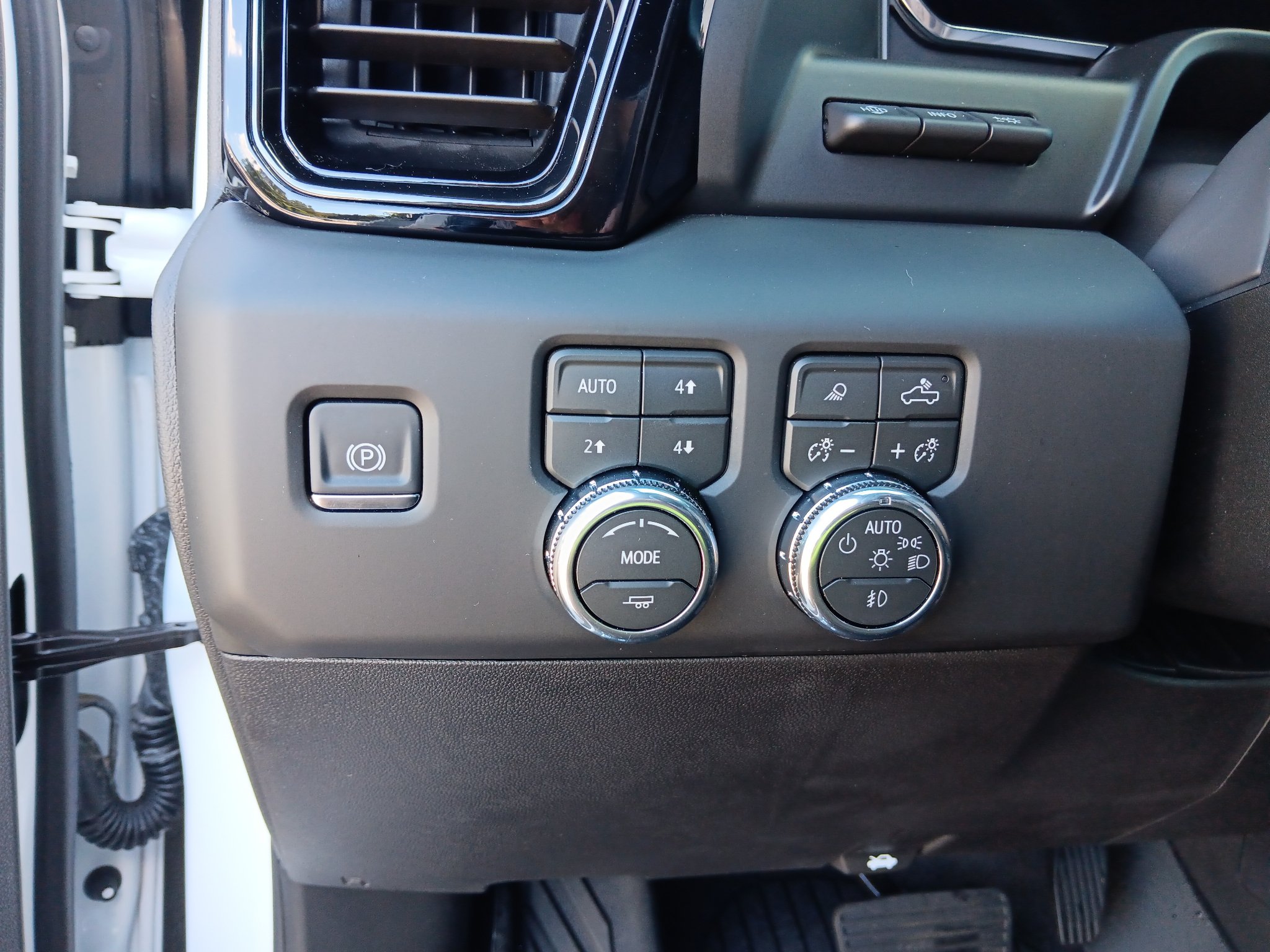 Used 2026 GMC Sierra 1500 AT4 w/ AT4 Premium Package AWD/4WD image 16