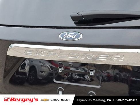 Used 2023 Ford Explorer XLT w/ Equipment Group 202A image 32