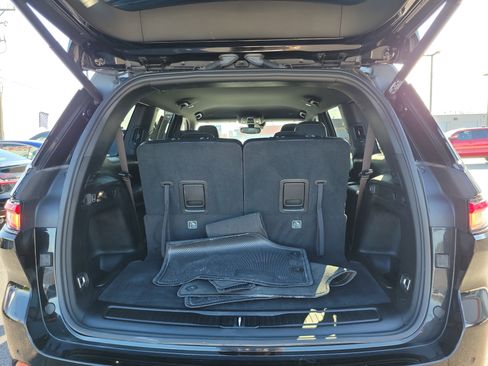 Used 2023 Jeep Grand Cherokee L Laredo image 8