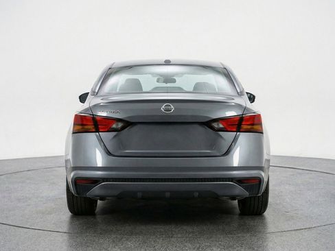 Used 2025 Nissan Altima 2.5 SV FWD image 7