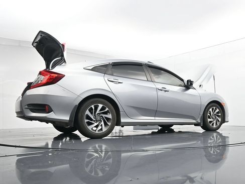 Used 2018 Honda Civic EX image 29