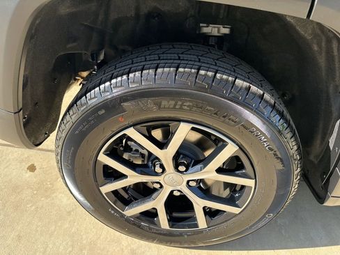 New 2025 Jeep Grand Cherokee Limited image 11