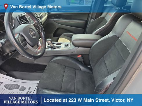 Used 2021 Jeep Grand Cherokee Trailhawk image 9