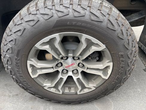 Used 2025 GMC Sierra 1500 SLT AWD/4WD image 3