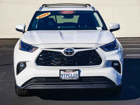 Certified 2025 Toyota Highlander XLE image 2
