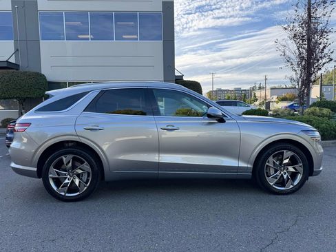 Used 2024 Genesis Electrified GV70 image 12