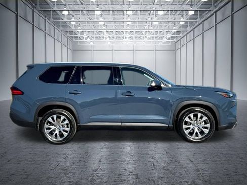 Used 2024 Toyota Grand Highlander AWD image 5