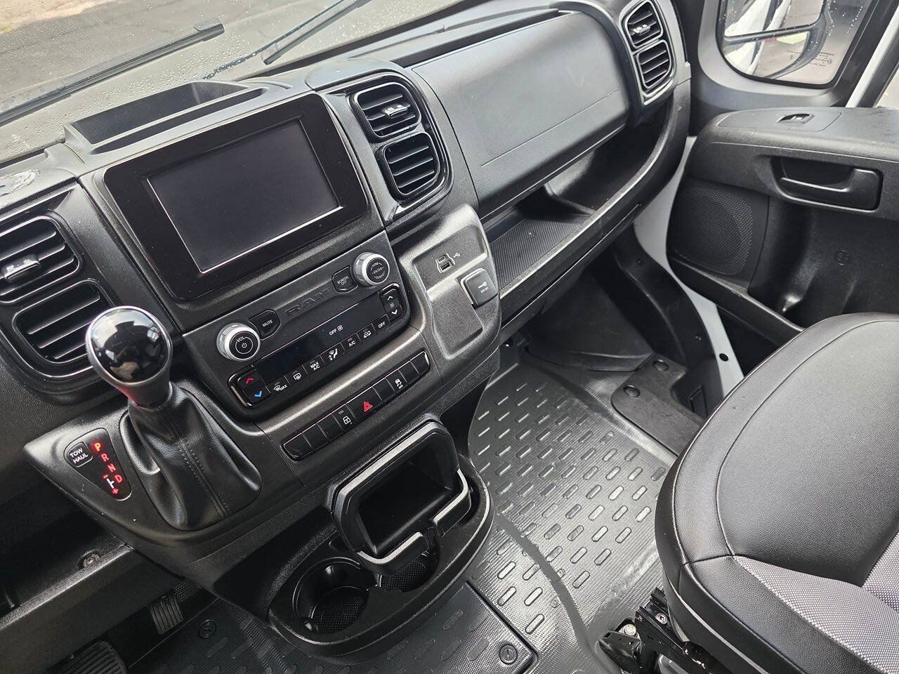 Used 2024 RAM ProMaster 2500 w/ Convenience Group FWD image 17