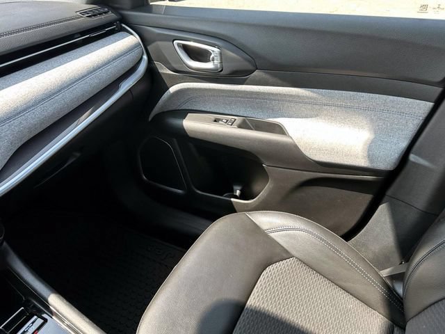 Used 2023 Jeep Compass Latitude w/ Convenience Group AWD/4WD image 27