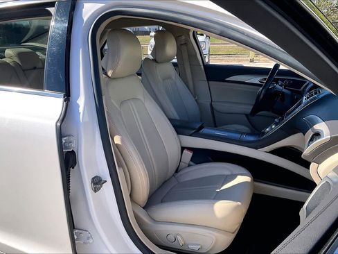 Used 2017 Lincoln MKZ Premiere image 8