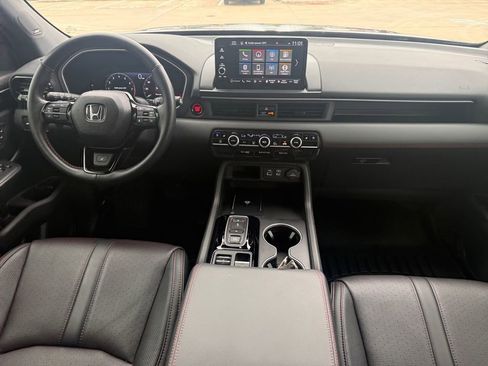 Used 2025 Honda Pilot Black Edition image 15