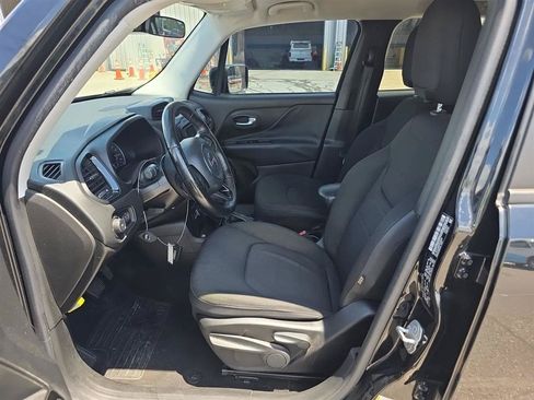 Used 2017 Jeep Renegade Altitude FWD image 13