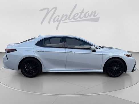 Used 2022 Toyota Camry XSE FWD image 9