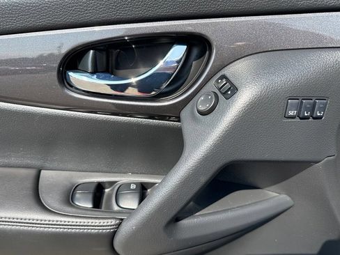 Used 2019 Nissan Rogue SV w/ Premium Package FWD image 29