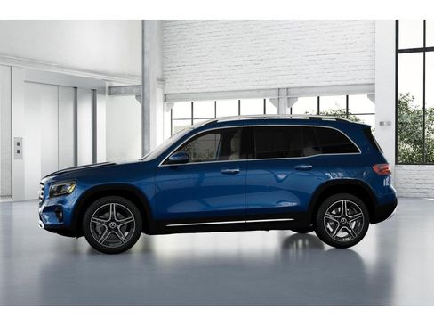 New 2026 Mercedes-Benz GLB 250 4MATIC image 35