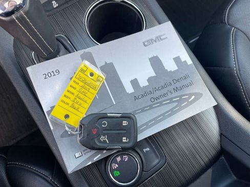 Used 2019 GMC Acadia SLT image 4