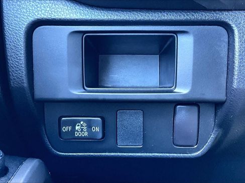 Used 2017 Toyota Tacoma SR5 RWD image 34