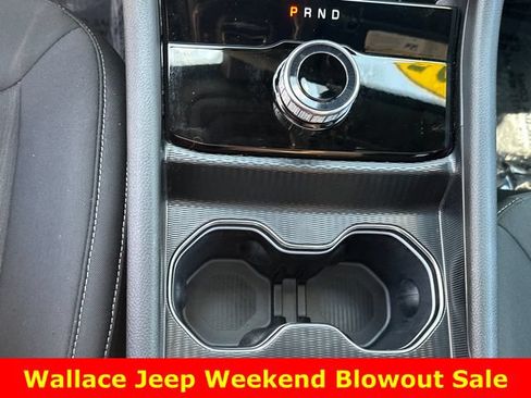 Used 2025 Jeep Grand Cherokee Laredo X RWD image 19