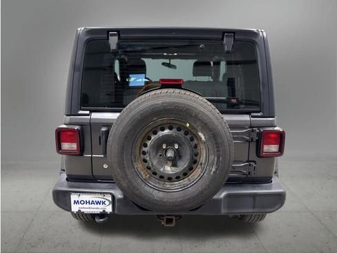 Used 2020 Jeep Wrangler Sport AWD/4WD image 3