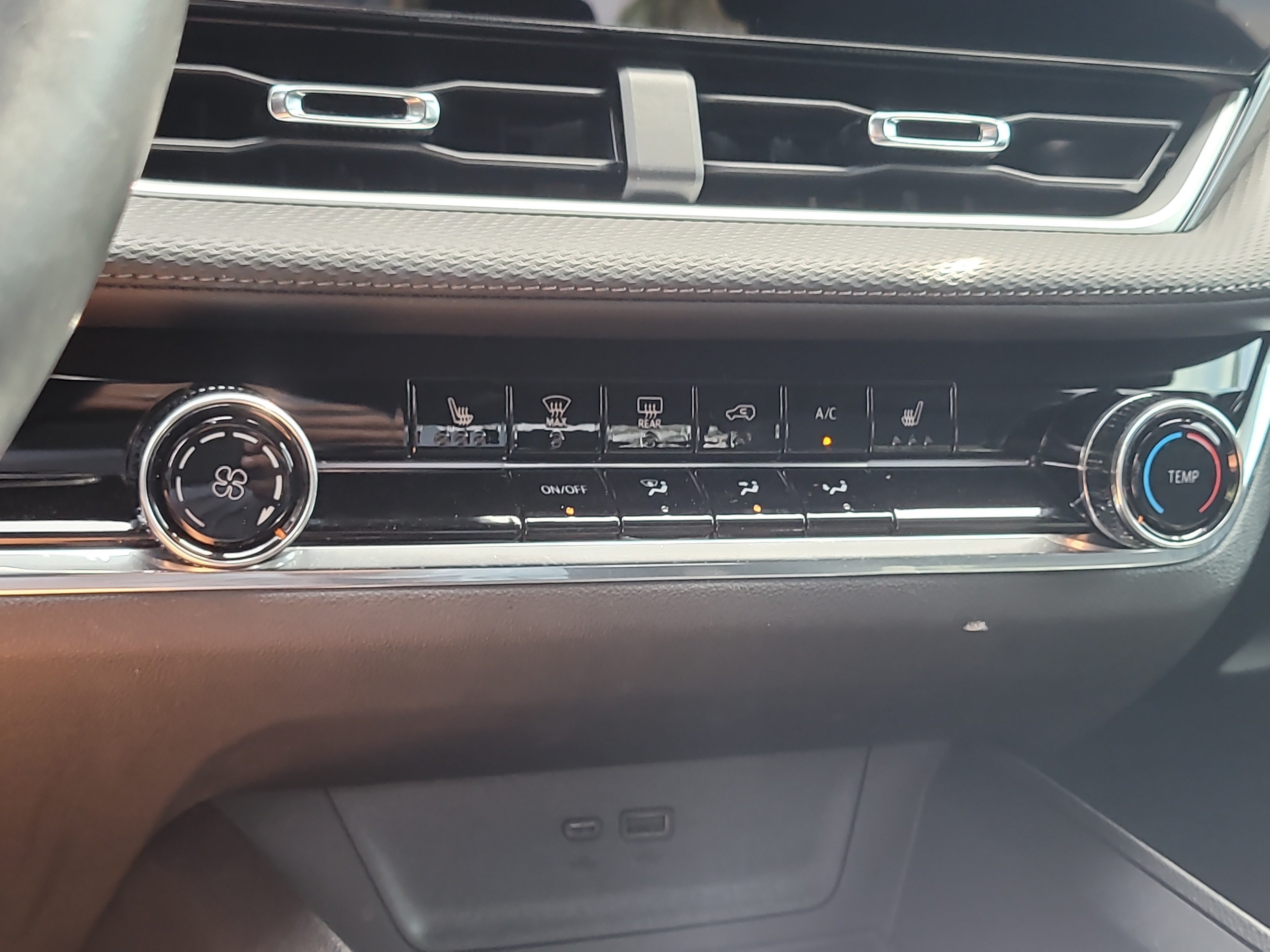 Used 2025 Chevrolet Equinox LT w/ Safety and Technology Package FWD image 25