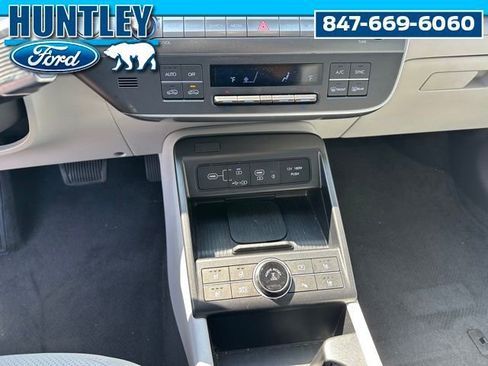 Used 2024 Hyundai Kona Limited AWD/4WD image 19