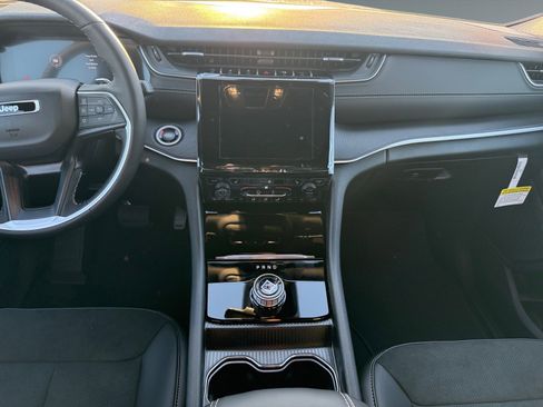 New 2025 Jeep Grand Cherokee L Altitude image 11