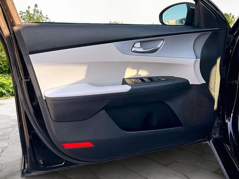 Used 2022 Kia Forte LXS w/ LXS Technology Package image 23