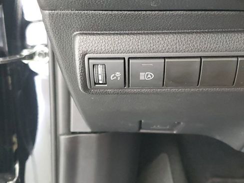 Used 2025 Toyota Corolla SE image 32