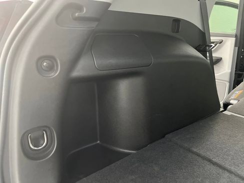 Used 2024 GMC Terrain SLT image 32