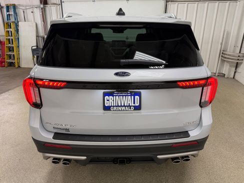 Used 2025 Ford Explorer Platinum w/ Ultimate Package AWD/4WD image 30