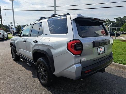 Used 2025 Toyota 4Runner SR5 AWD/4WD image 11