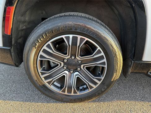 Used 2024 Jeep Wagoneer L Series II w/ Flexible Seating Group image 16