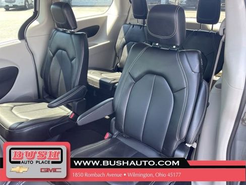 Used 2024 Chrysler Pacifica Touring-L image 22