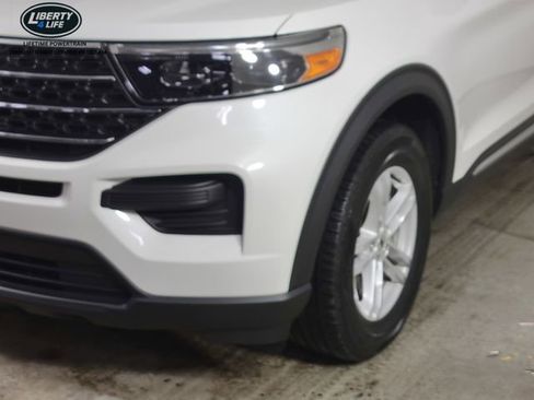 Used 2023 Ford Explorer XLT AWD/4WD image 9