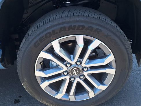 Used 2025 Toyota 4Runner Limited AWD/4WD image 39