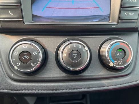 Used 2018 Toyota RAV4 LE AWD/4WD image 26