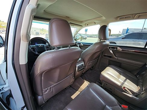 Used 2017 Lexus GX 460 image 28