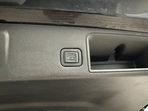 Used 2023 GMC Terrain SLE w/ Driver Convenience Package FWD image 24