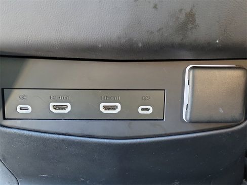 Used 2023 Cadillac Escalade Premium Luxury w/ LPO, Radiant Package image 17