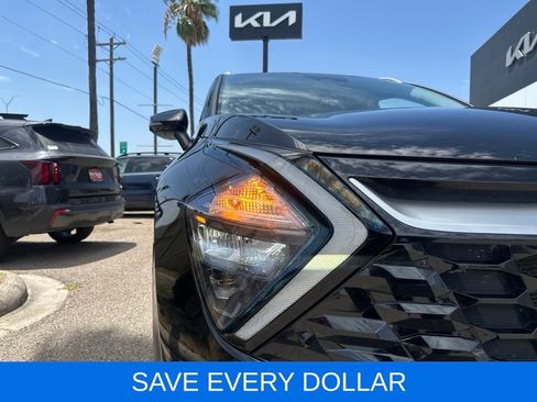 Used 2023 Kia Sportage EX AWD/4WD image 3