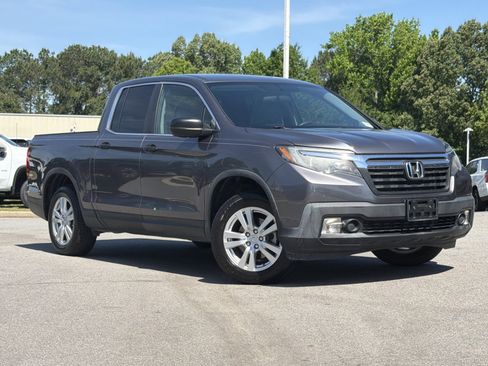 Used 2019 Honda Ridgeline RT image 2